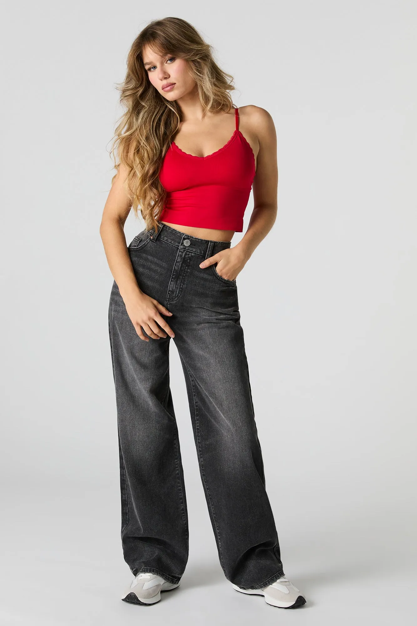 Camisole à soutien-gorge intégré sans couture à bordure en dentelle