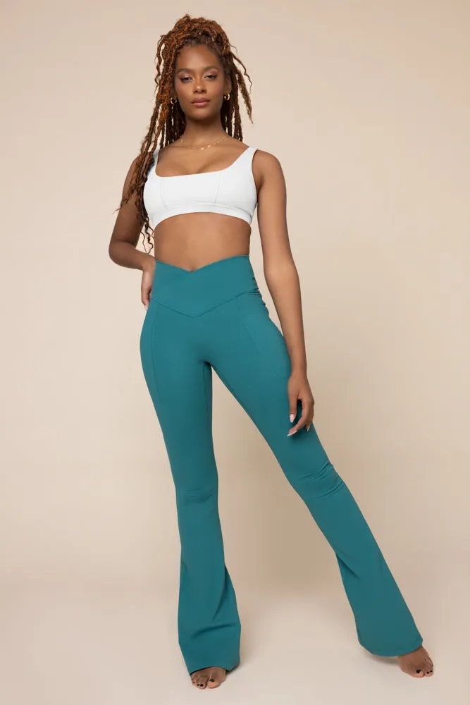 Crisscross Hourglass® Flared Leggings with Pockets - Emerald