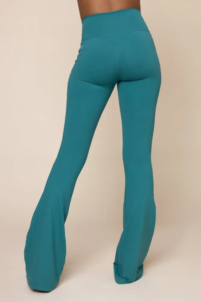Crisscross Hourglass® Flared Leggings with Pockets - Emerald