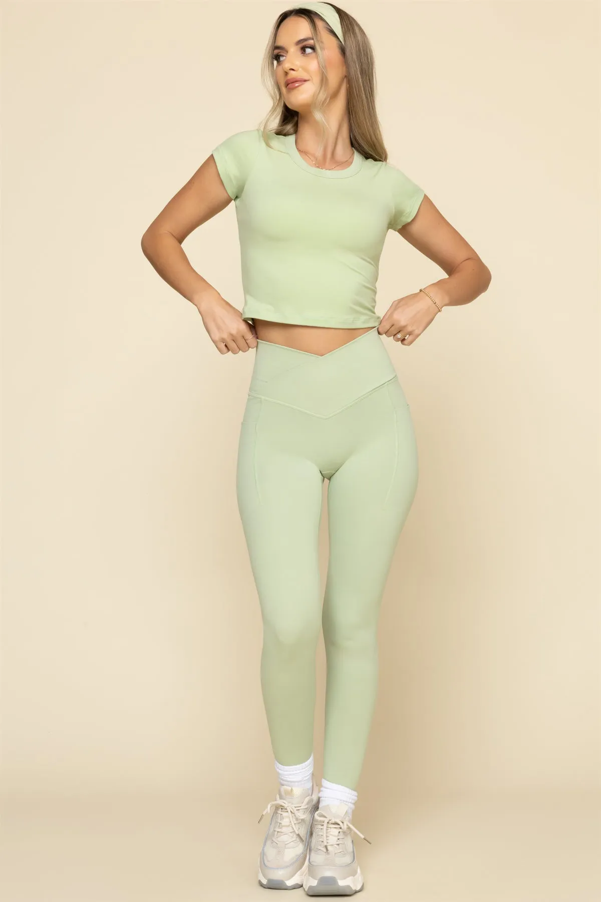 Crisscross Hourglass® Leggings with Pockets - Pistachio